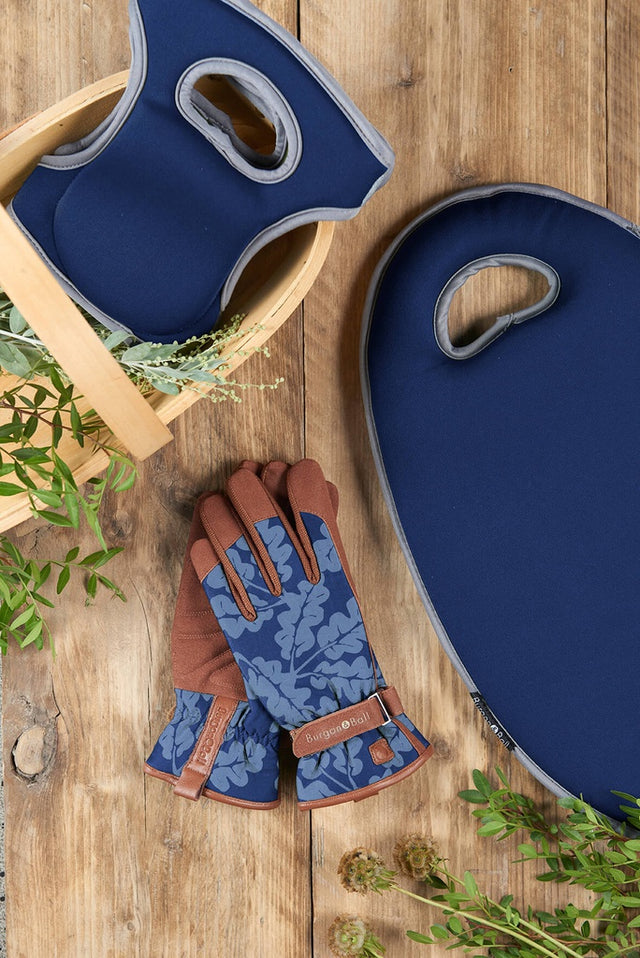 Women Oak Leaf gardening gloves and knee pad